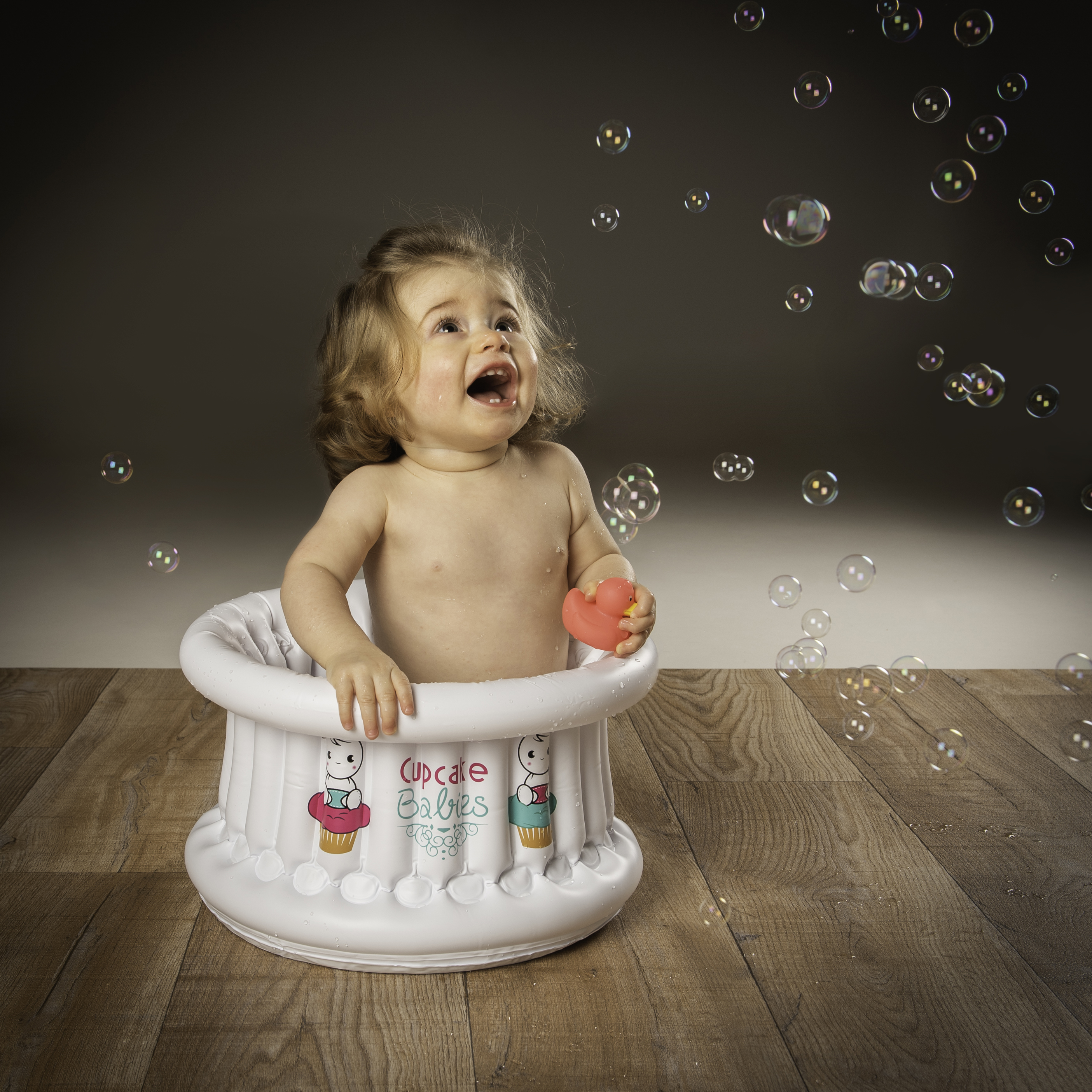 Rustige, warme behandelruimte voor één baby per sessie